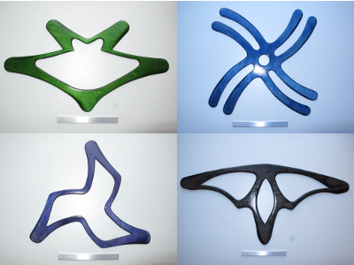 Quatre boomerangs aux formes très variées